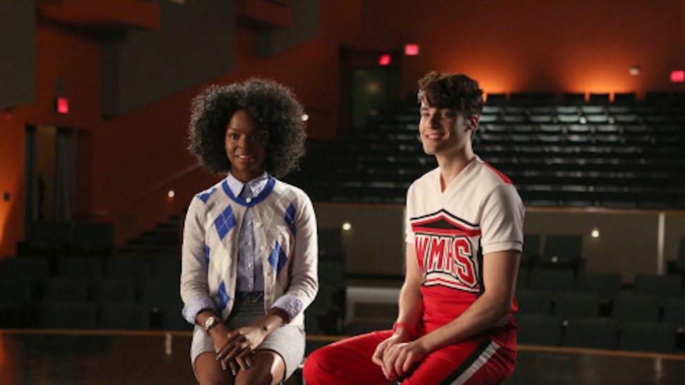Mason Wants To Date Jane On Glee But Tension With Twin