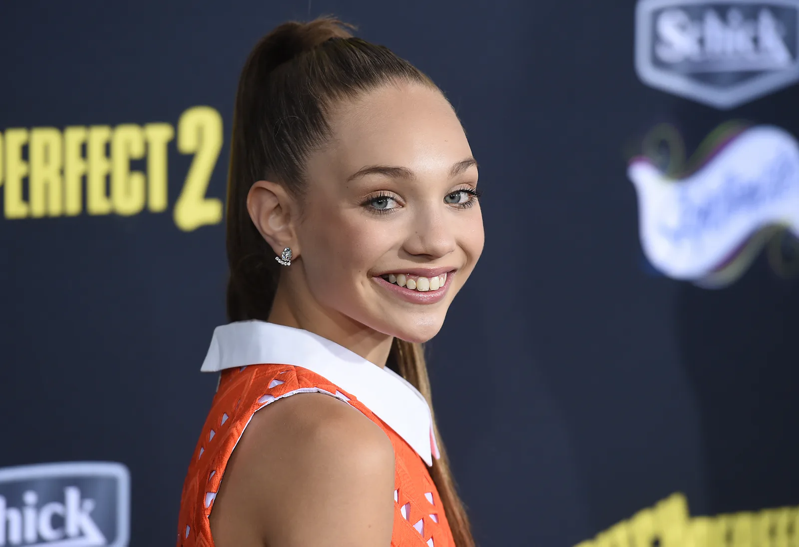 Maddie Ziegler At The 2015 Teen Choice Awards Wore A Floral Ensemble ...