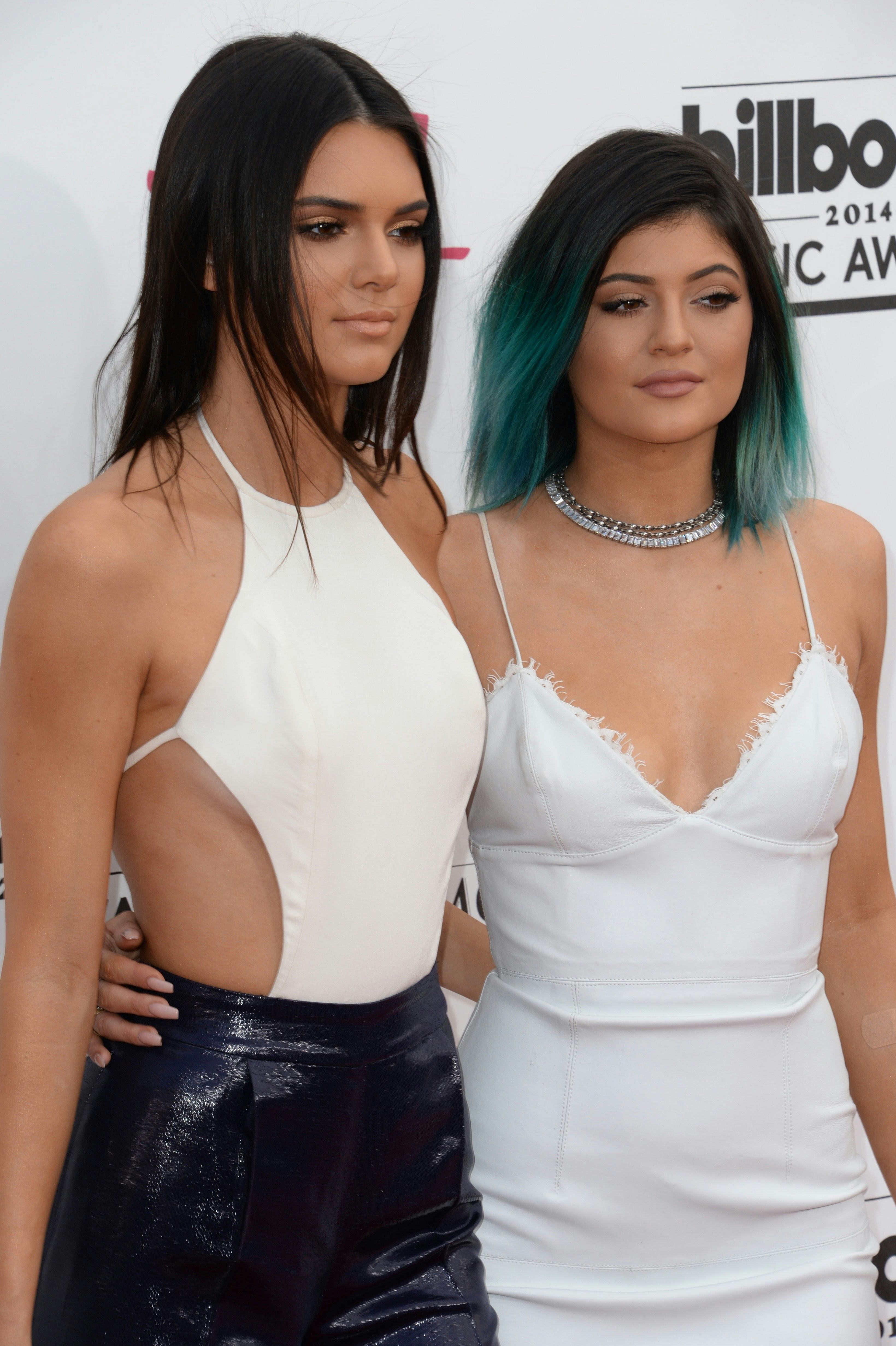 Kendall Kylie Jenner Are Booed At The Billboard Music