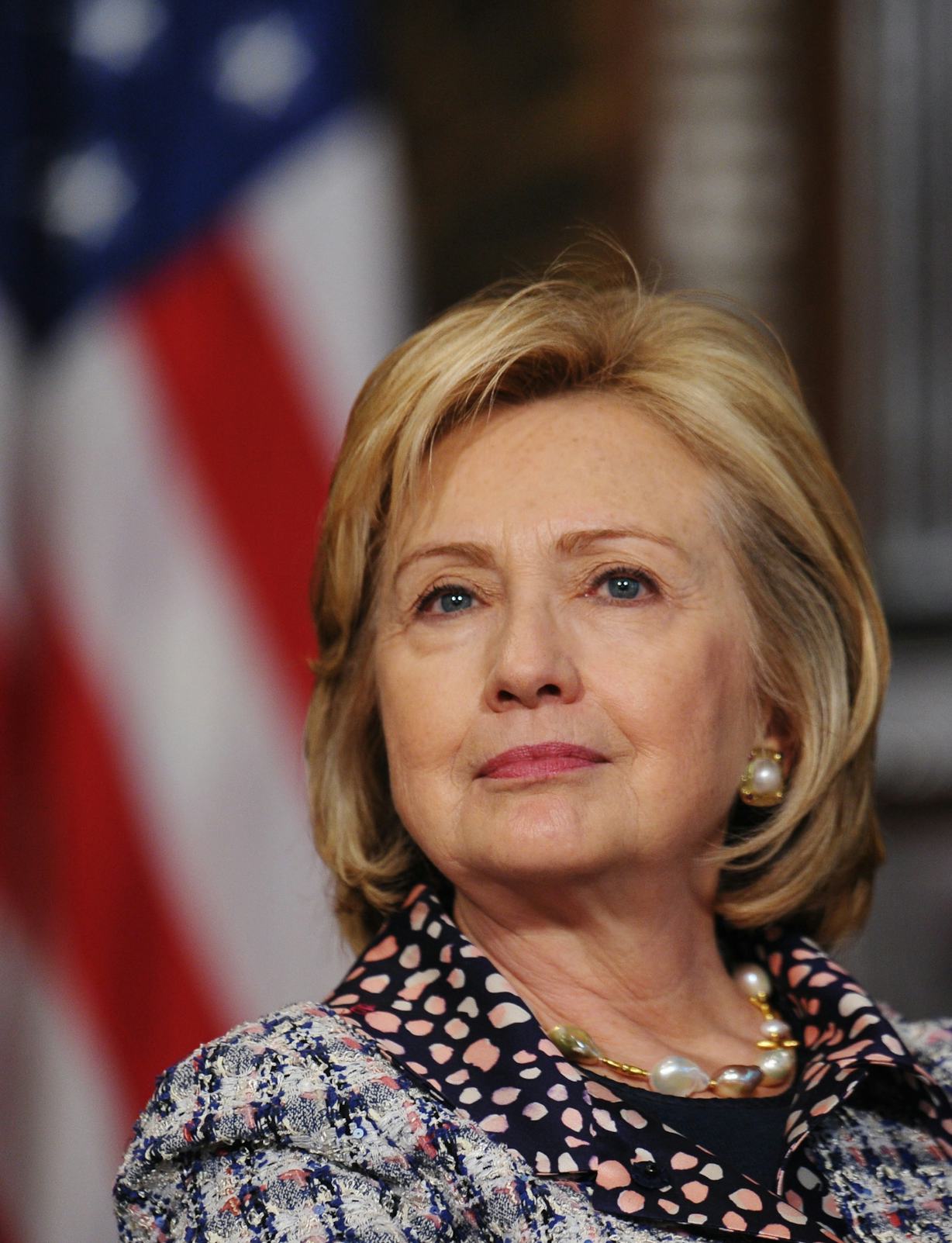 Wanna Volunteer For Hillary Clinton 2016? Here Are 5 Ways To Get Started