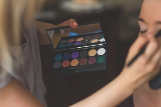 liquid that turns eyeshadow into eyeliner