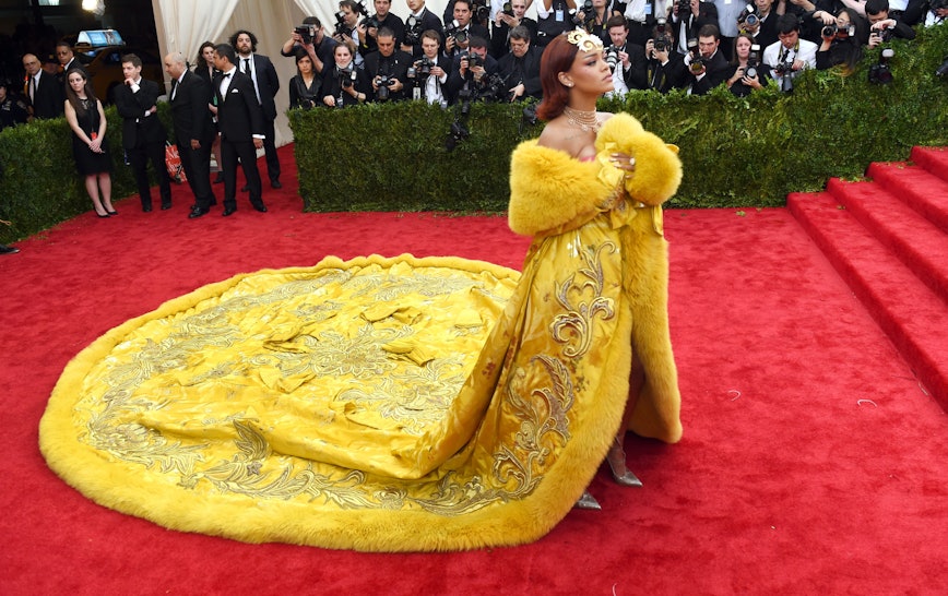 Rihanna's Met Gala Gown Weighed 55 Pounds, So It's No Wonder She Needed ...