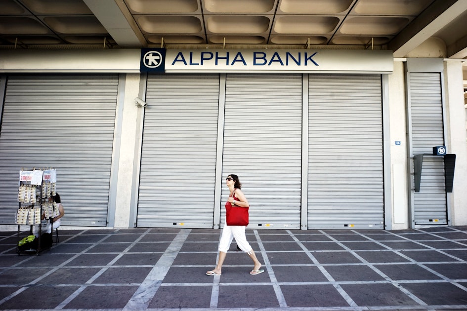 Situated on the banks. Alpha Bank Greece рекламы. Banks are closed. Bank is closed. SVB Bank close down.