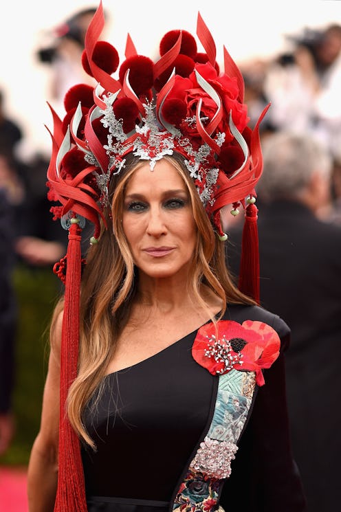 sarah jessica parker wears a red headdress at china through the looking glass met gala