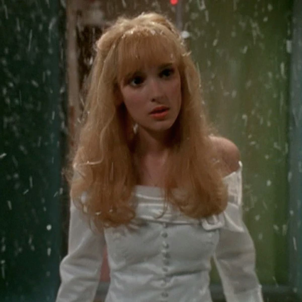 11 Of Winona Ryder's Best '90s Outfits — PHOTOS