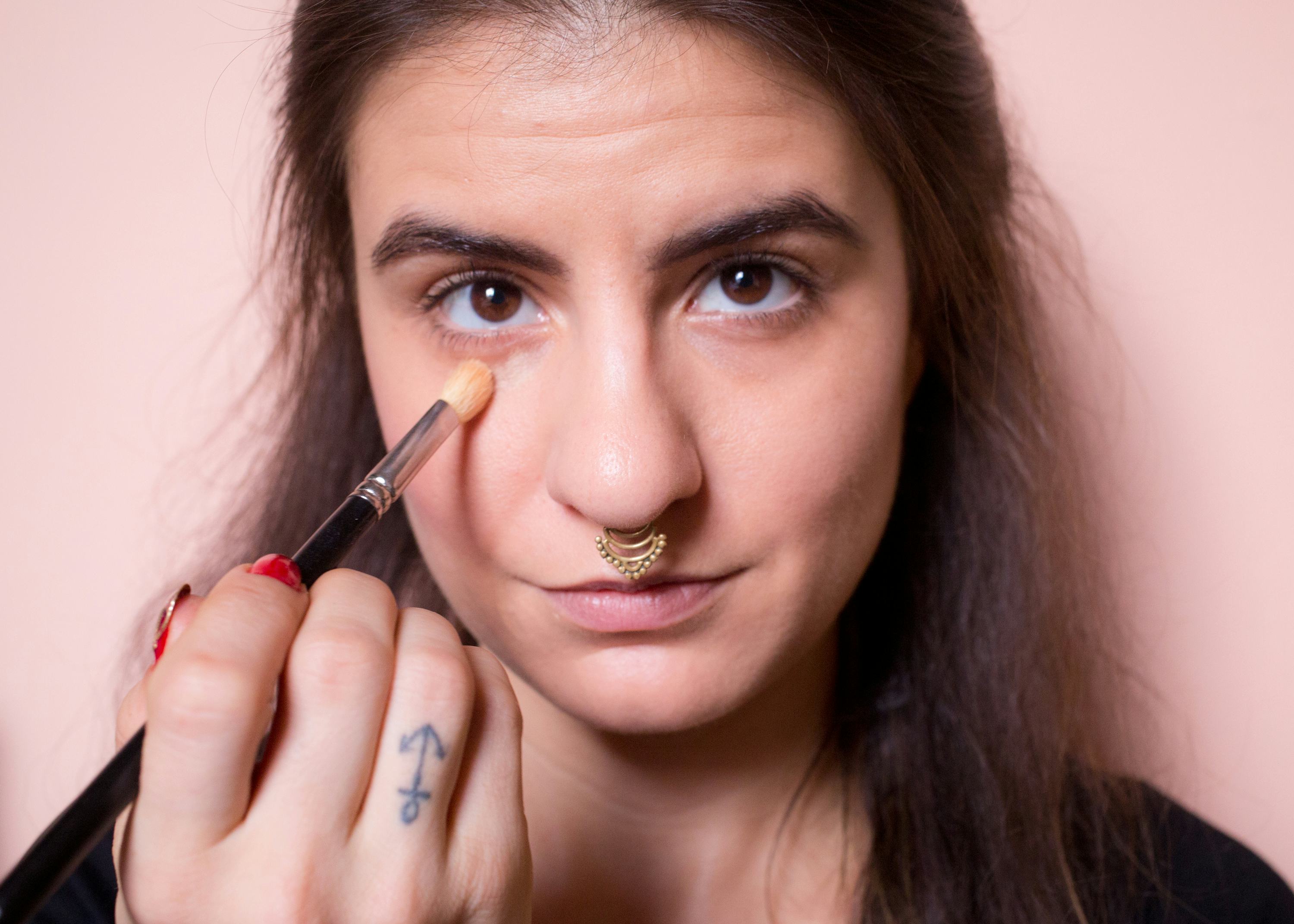 How To Cover Dark Circles Under Eyes Like An Expert In 4 Easy Steps