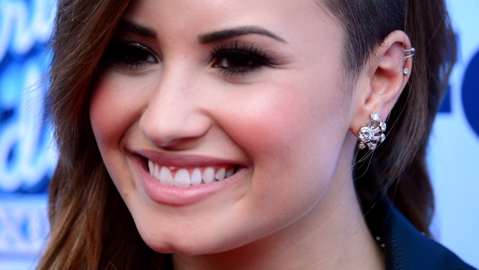 So Demi Lovato S Hair Is Purple And Silver Now And She S Still