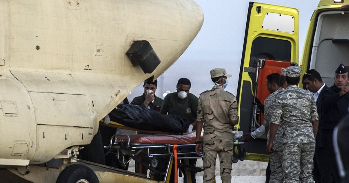 Разбился самолет 2015. Тела погибших а321 в Египте. Крушение самолета в Египте 2015.