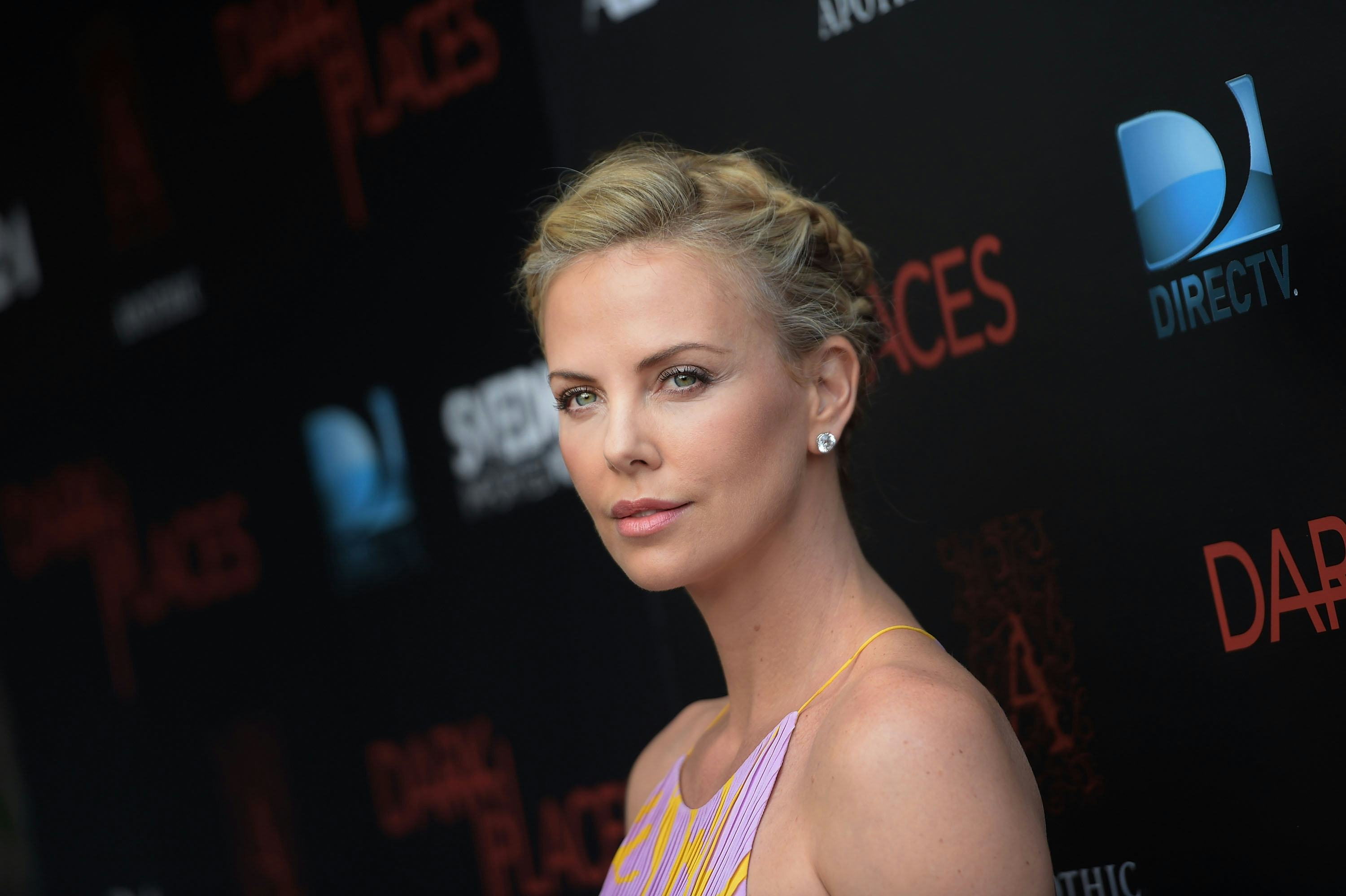 At Dark Places Premiere, Charlize Theron Wears Pastel Dior (& We Should  Totally Steal Her Look)