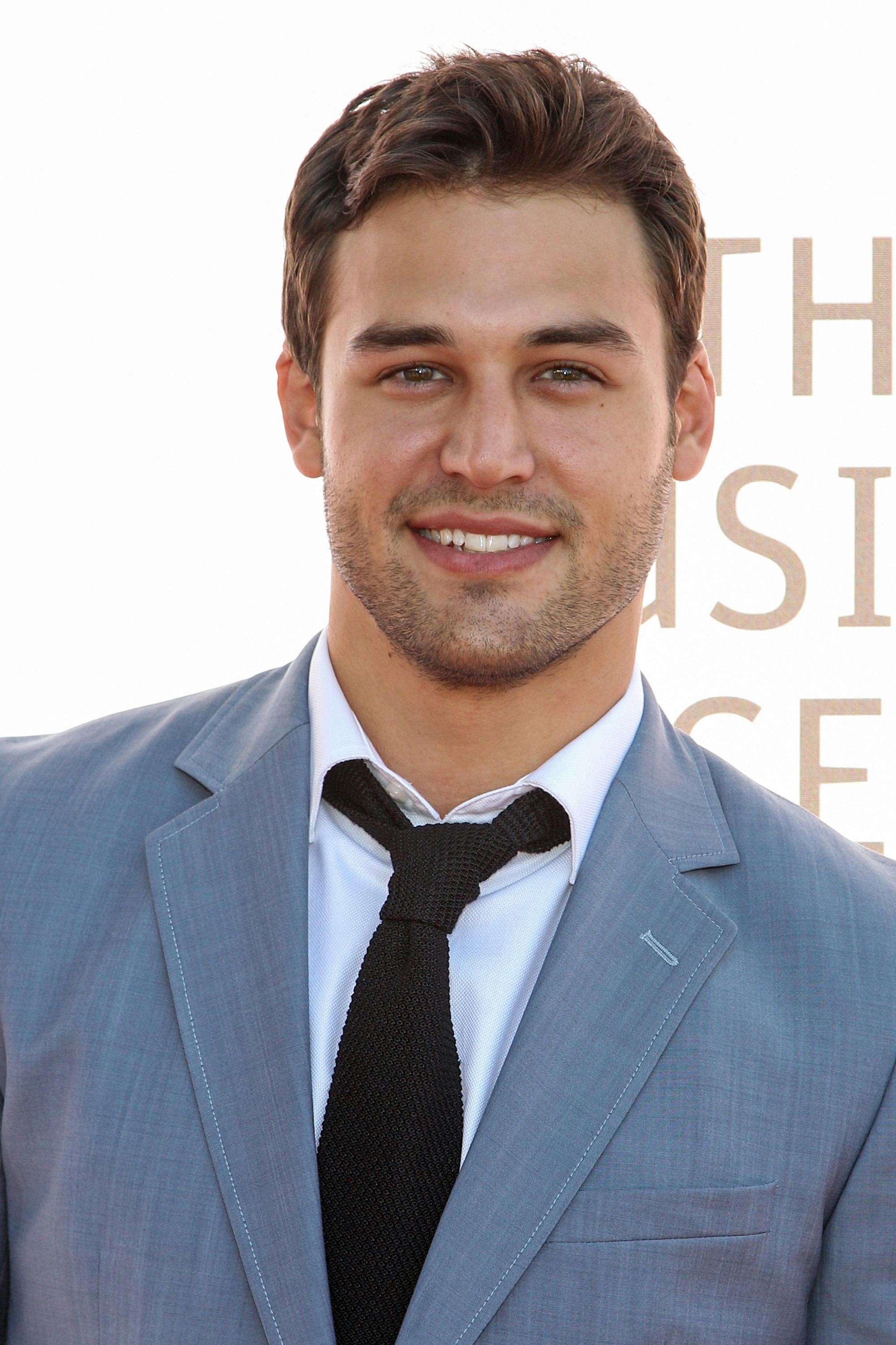 Who Is Ryan Guzman Jennifer Lopez S The Boy Next Door Co Star