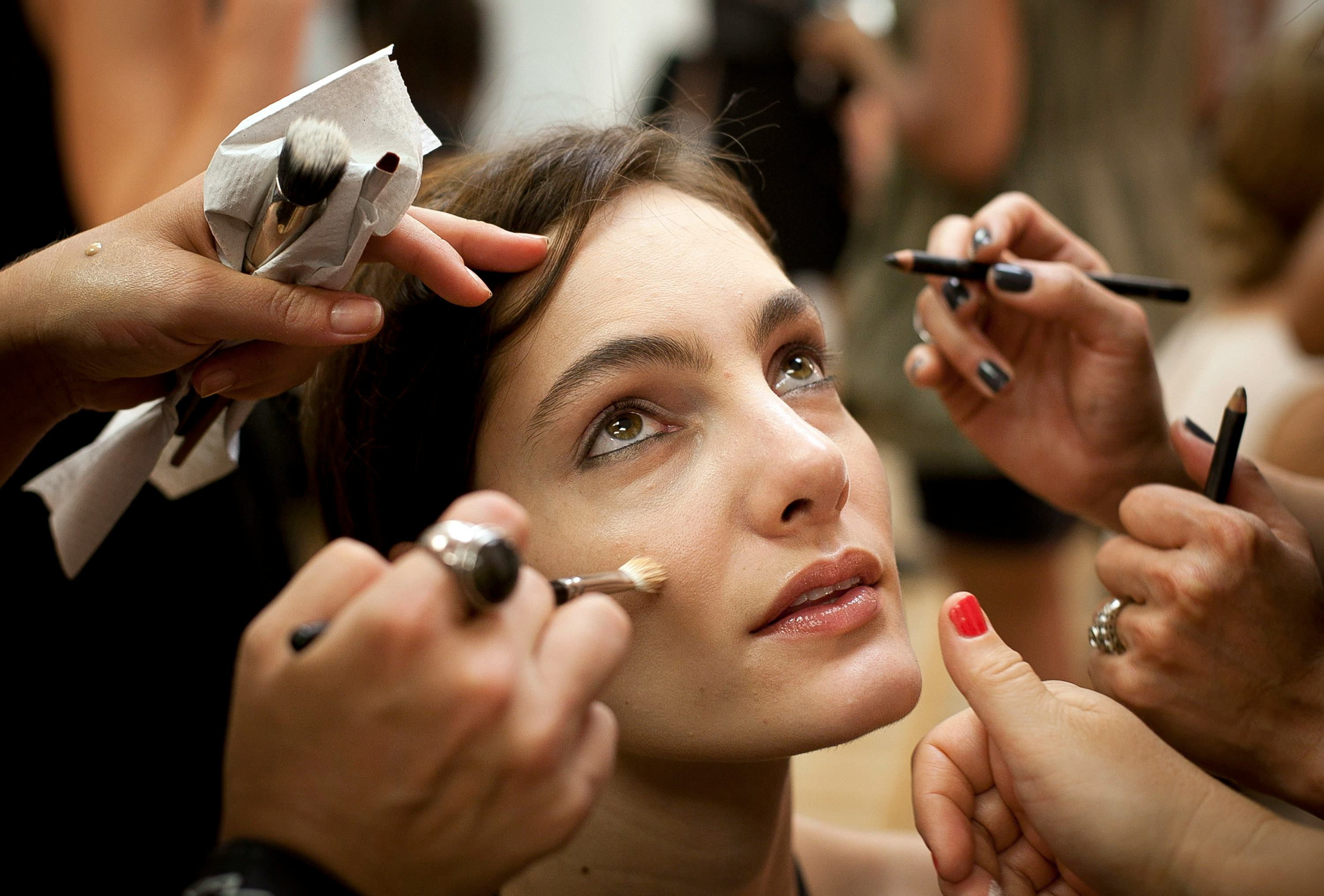 7 Scary Reasons You Shouldn't Be Sharing Your Makeup With Anyone Ever