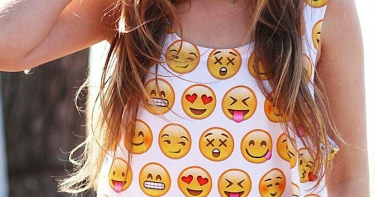 Каким смайликом закрыть лицо на фото Каким смайликом закрыть лицо на фото