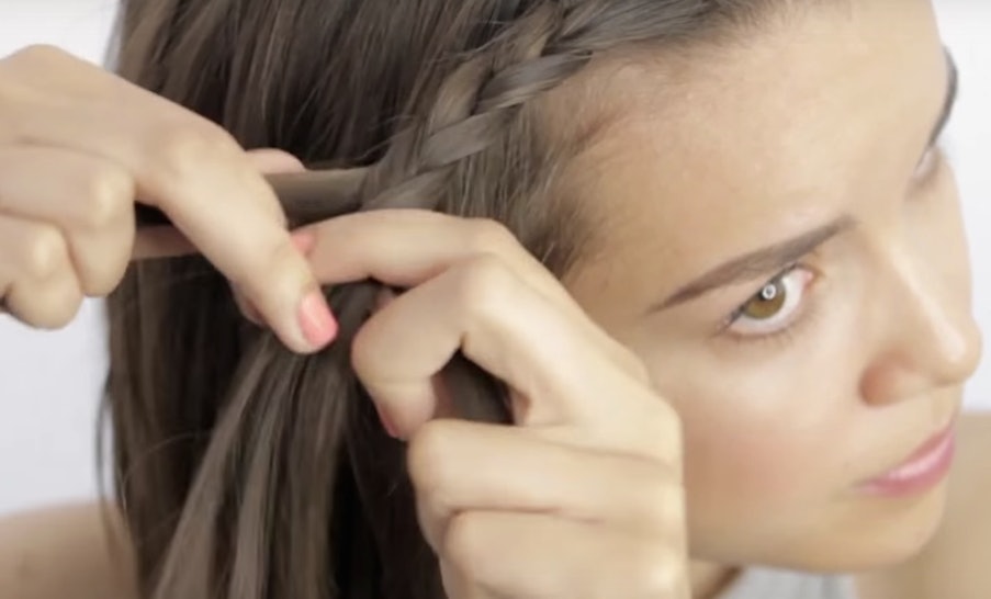 9 Quick Hairstyles For Straight Hair That Will Amp Up Your
