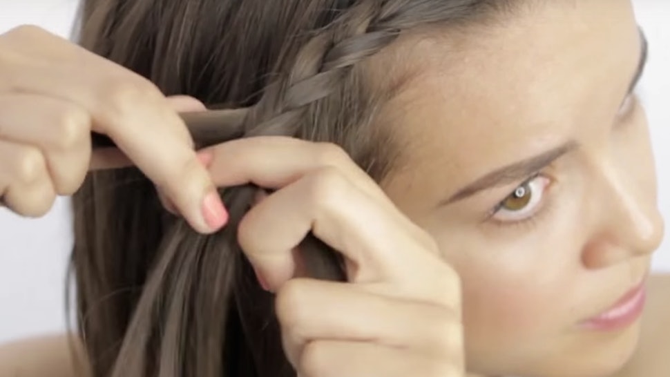 9 Quick Hairstyles For Straight Hair That Will Amp Up Your
