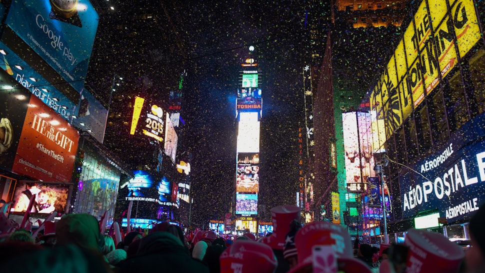 Eve wishes nieuwjaar gelukkig pictoria 11 Funny New Year's Eve Quotes So You Can Start 2016 Off Laughing