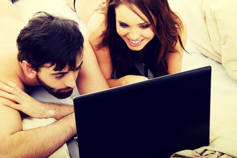 Man Looks Lesbians - Here's How Men And Women View Porn Differently