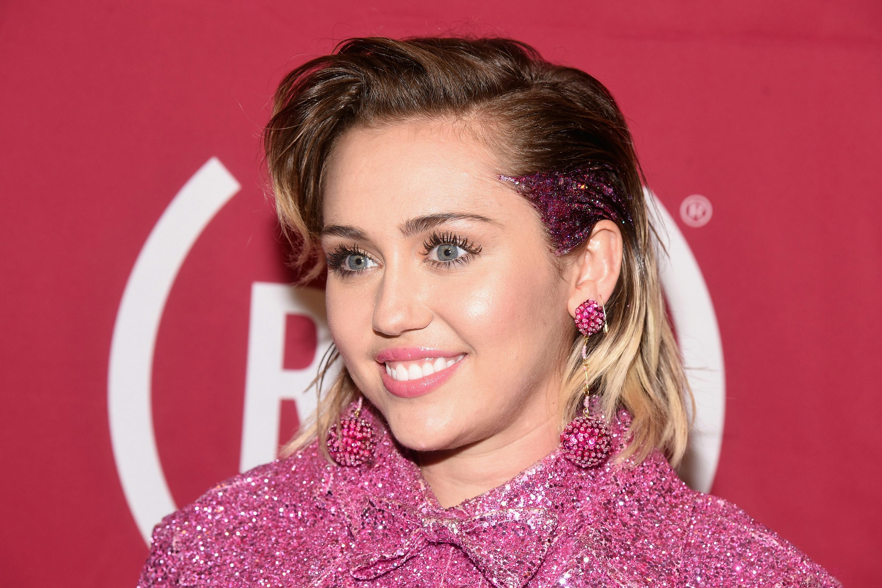 Miley Cyrus & Elsa Pataky Get Matching Tattoos In A Show Of Family Bonding  — PHOTOS