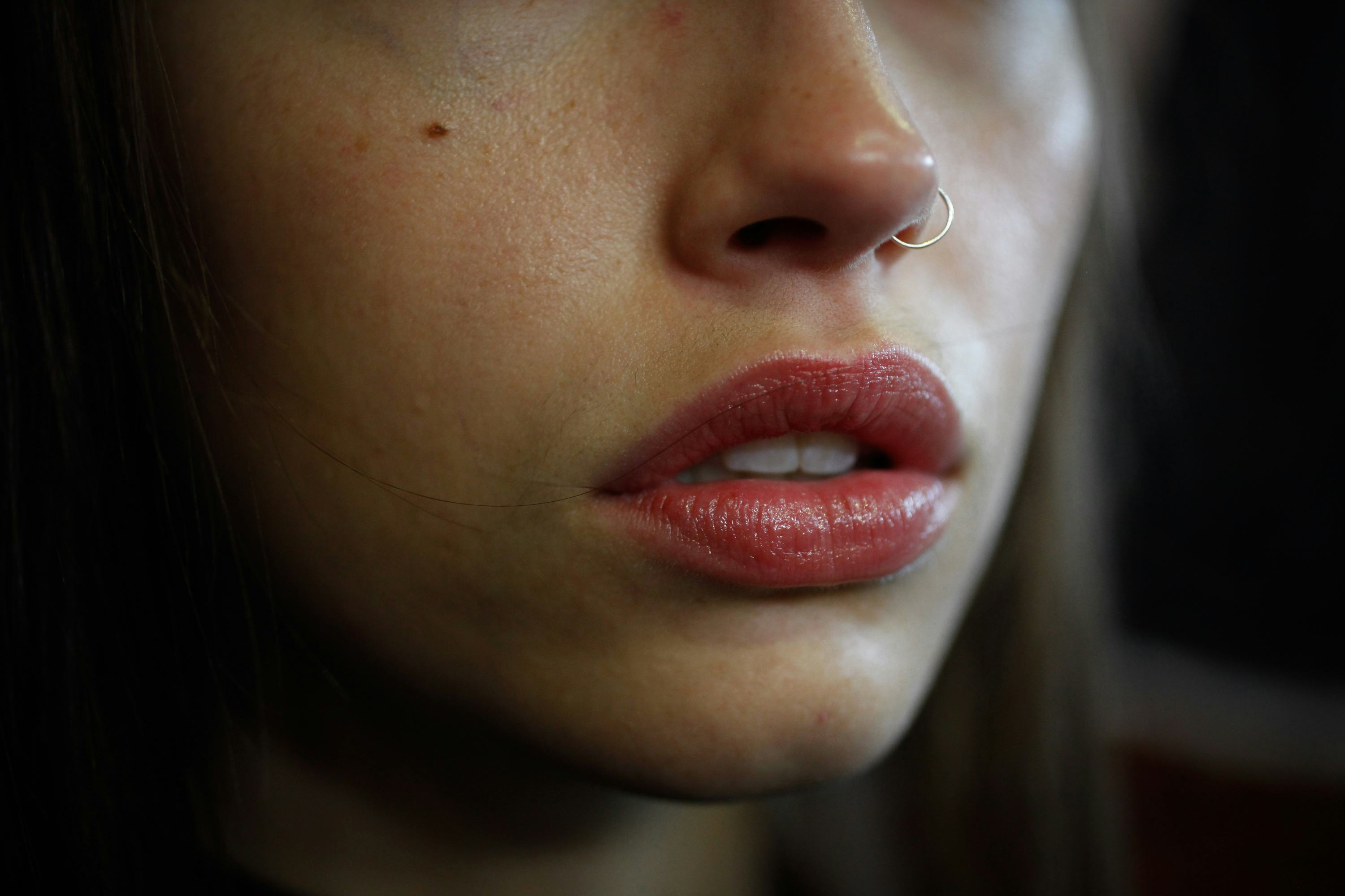 7 Ways You're Destroying Your Lips & Making Them More Chapped — PHOTOS