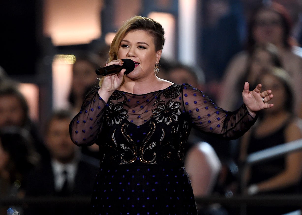 Kelly Clarkson Returns To The 'American Idol' Stage To Sing 