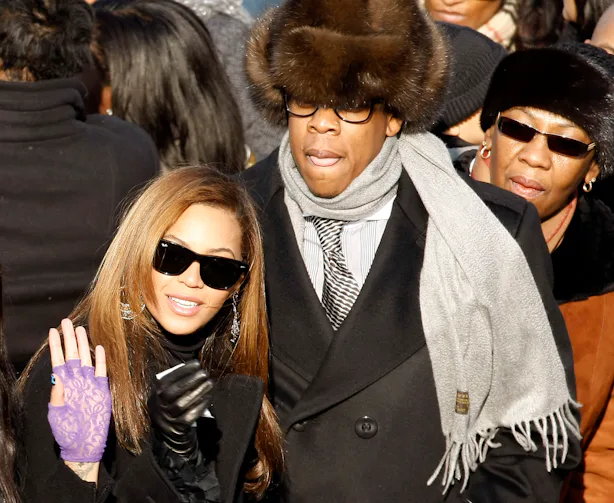 Beyonce & Jay Z Are Clearly Illuminati, Just Look at These Hand Signals