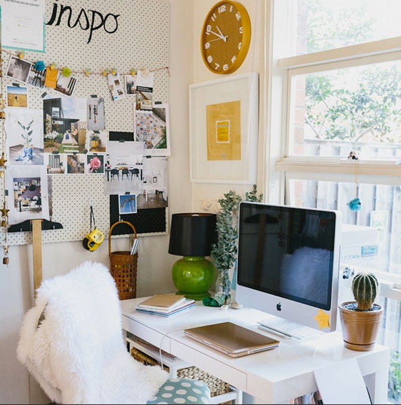 How To Organize Your Desk So That Your Workspace No Longer Resembles A ...