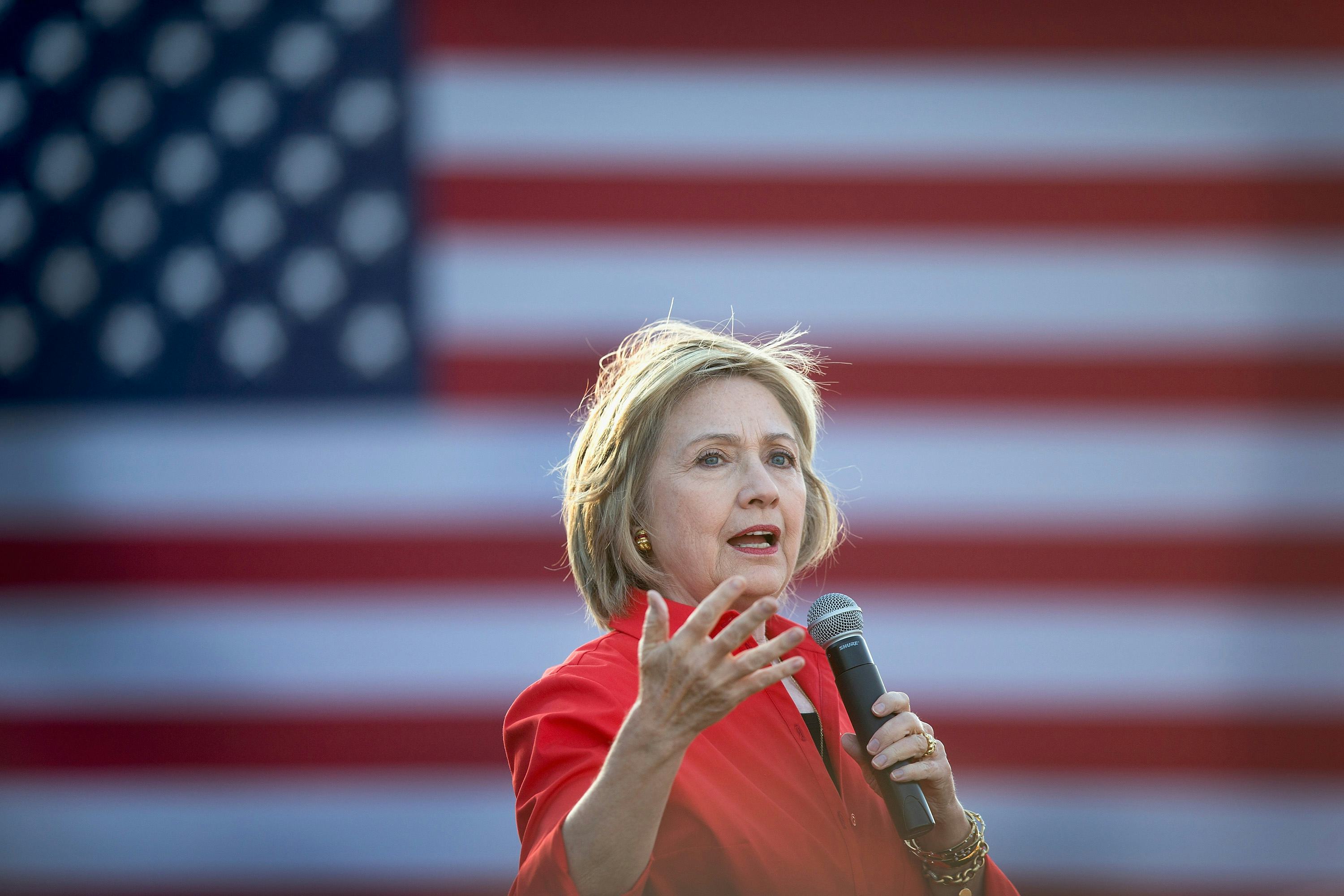 Hillary Clinton Discusses Women's Rights With Activists In 'Makers ...