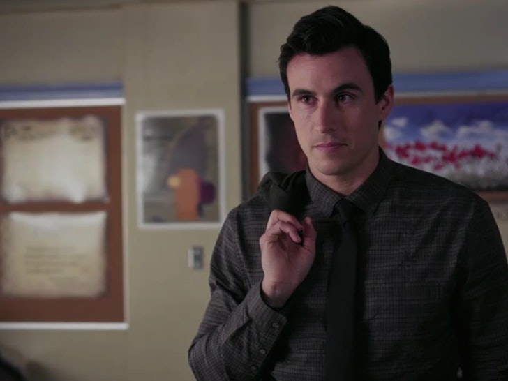 Dr. Rollins' Fake Accent On 'Pretty Little Liars' Could Be Hiding A Big ...