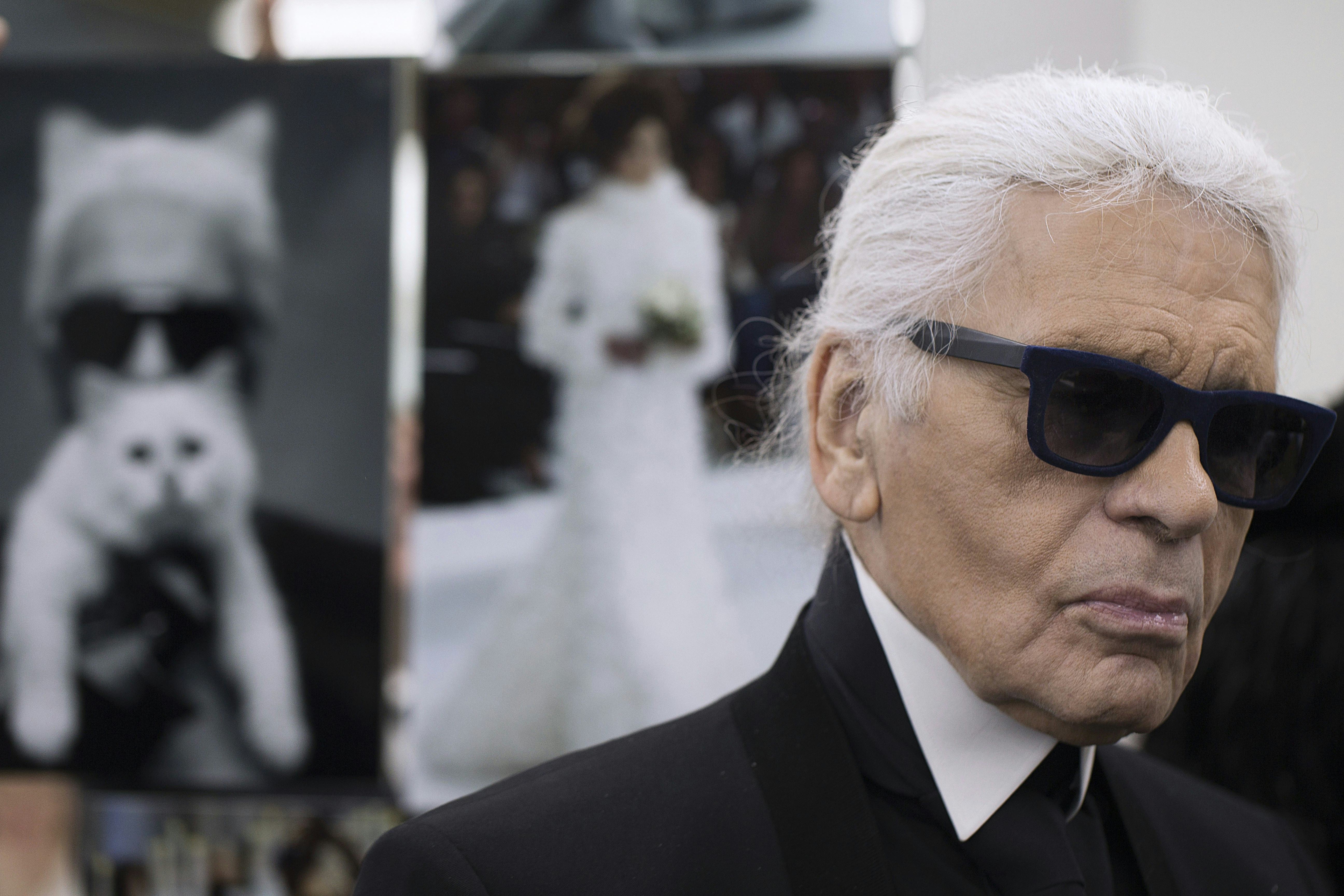 Карл лагерфельд без очков фото Karl Lagerfeld's Holiday Light Show, Nike Responds to Ongoing Lawsuit