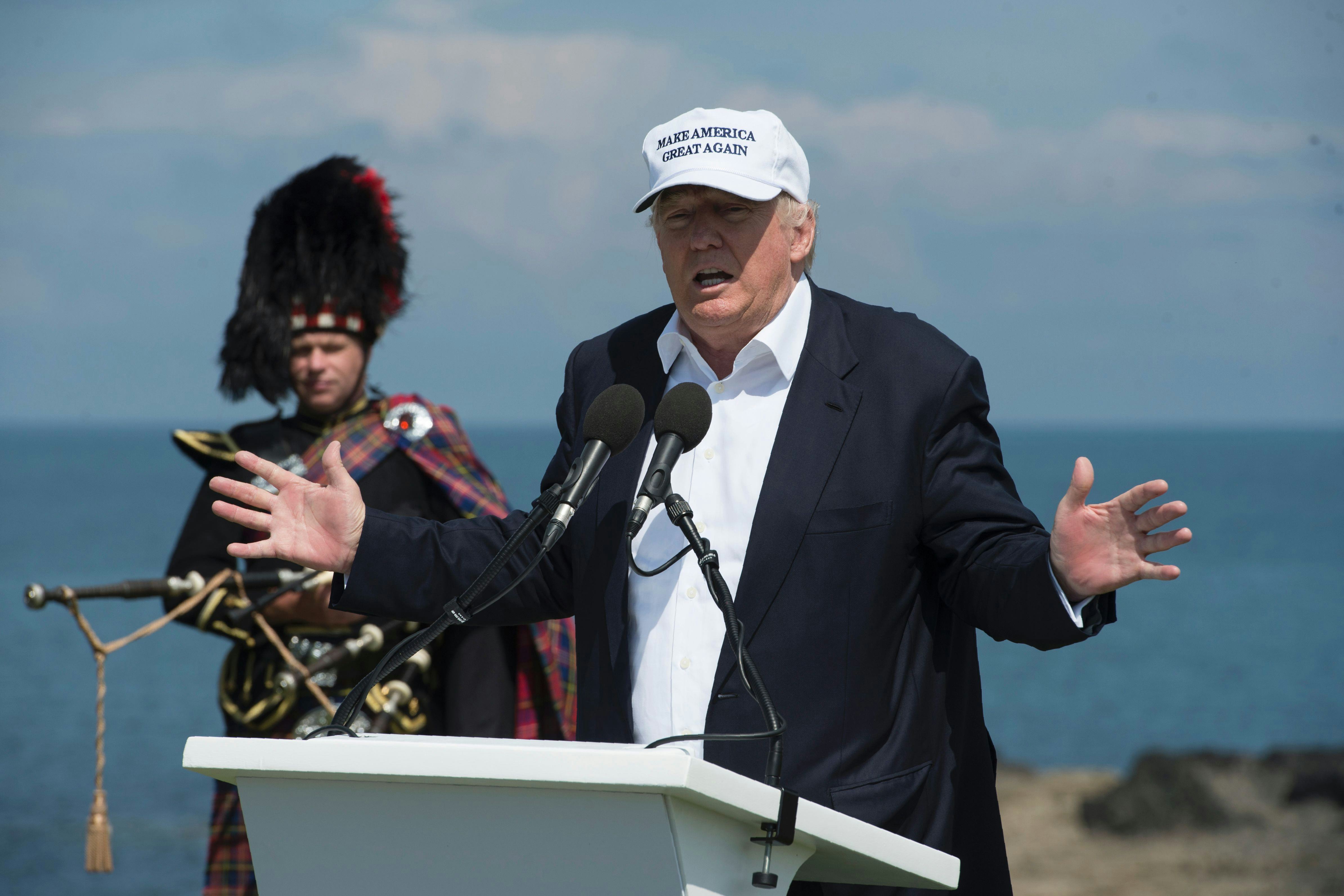 This Donald Trump In Scotland Photo Won't Calm Brexit Fears, But It'll ...