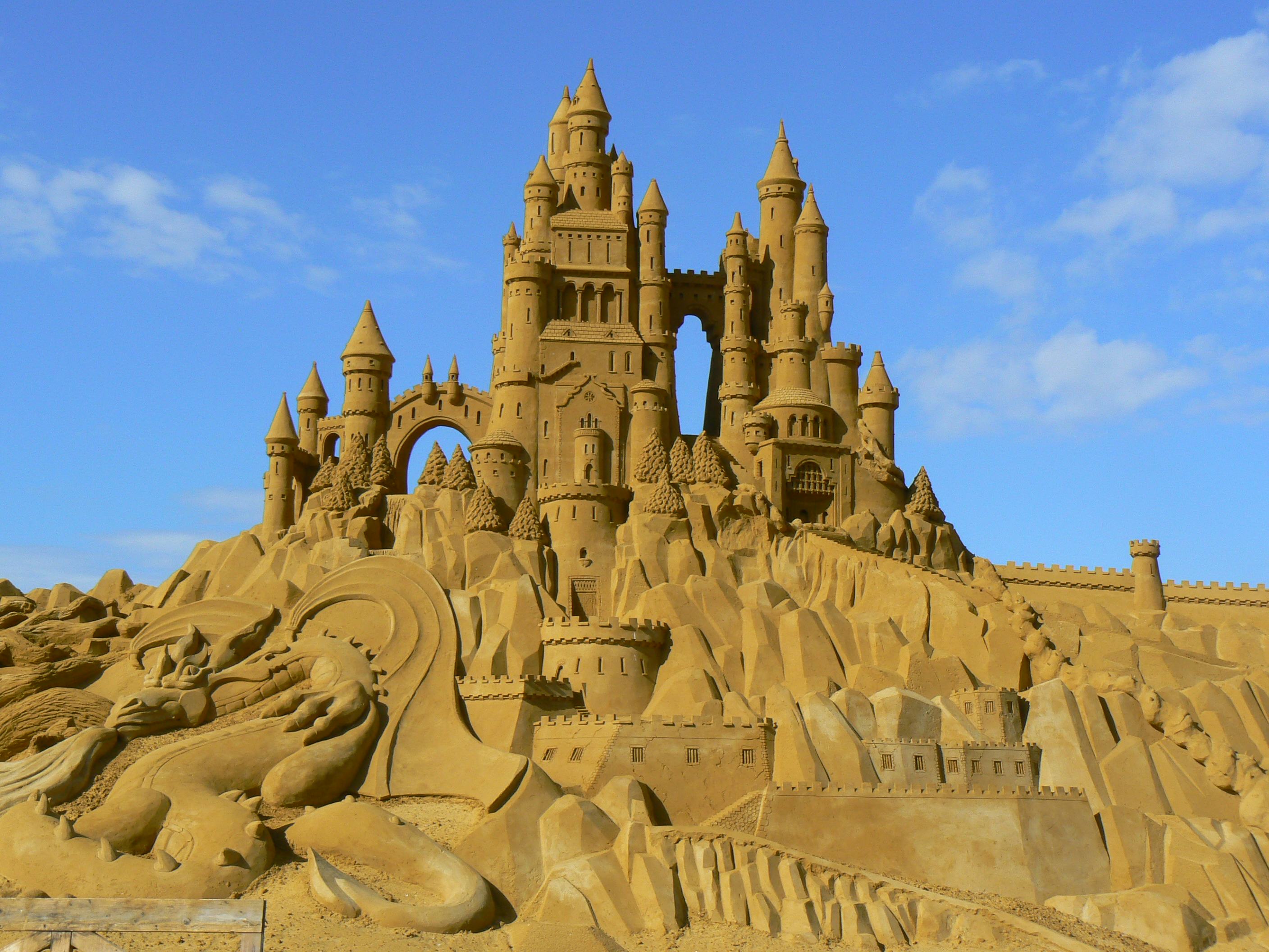 The Coolest Sand Castles: 21 Amazing Sand Sculptures That Put Your ...