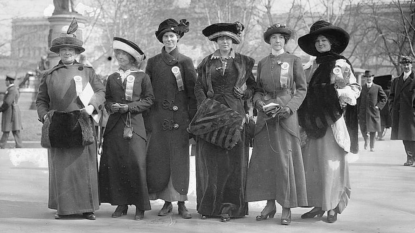 Феминизм век. Движение суфражисток 19-20 век Англия. Суфражистки 1908. Лиллиан Лейтон Суфражистка.
