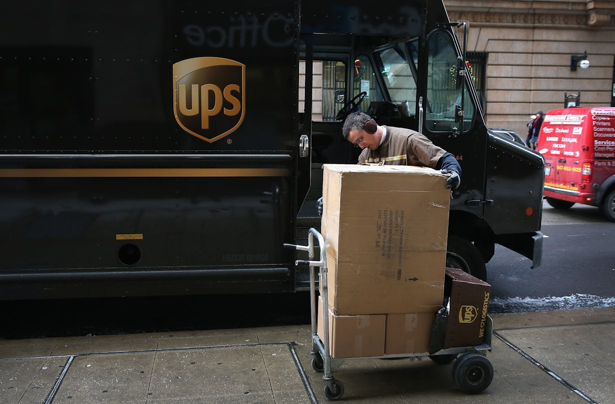How Does UPS Ship Overnight Packages? This Time Lapse Video Shows The