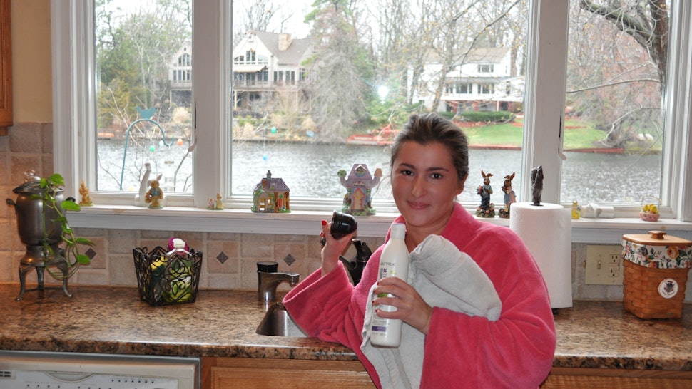 How To Wash Your Hair In The Sink When You Re Short For Time