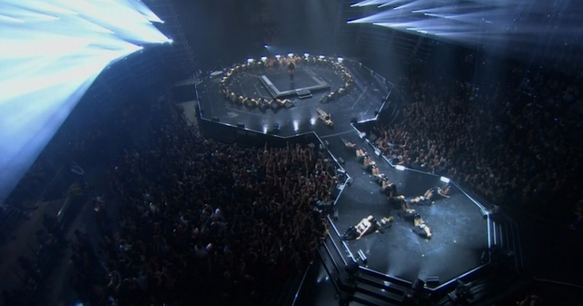 Beyonce Made The Female Symbol The Ending Of Her VMAs Performance, Making The Whole Set Even More Powerful