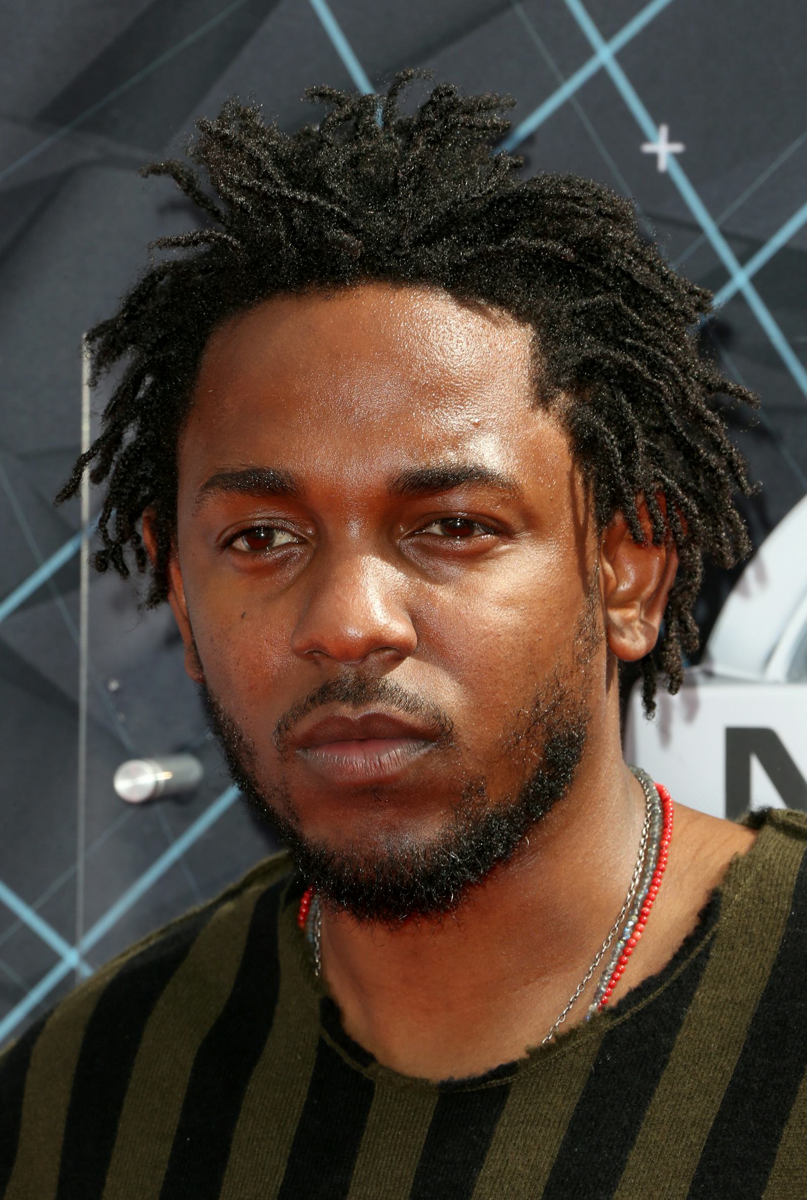 Kendrick Lamar Leads The 2015 BET Awards With An Amazing Performance