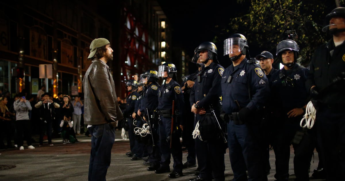 11 Dramatic Photos Of Berkeley Protests Becoming Violent This Weekend