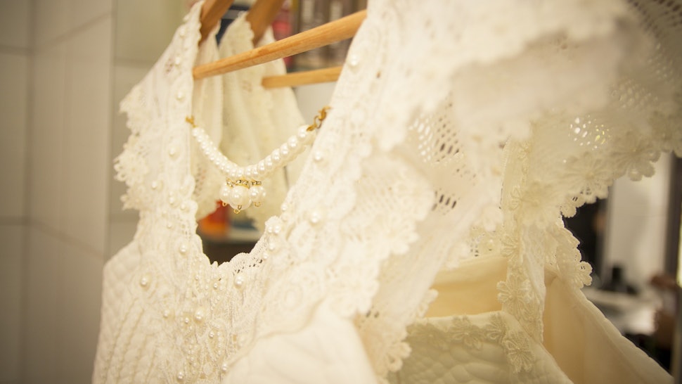 Redditors Are Donating Their Wedding Dresses To Brides In Need After