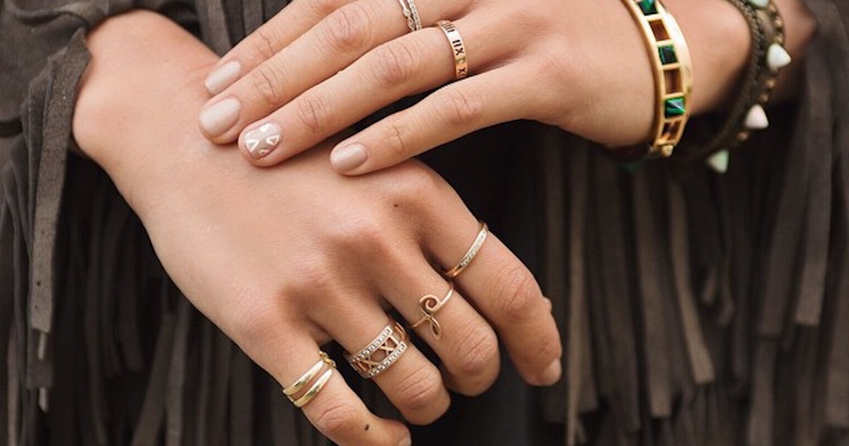 21 Photos Of Stackable Rings That'll Teach You How To Wear A Bunch At ...