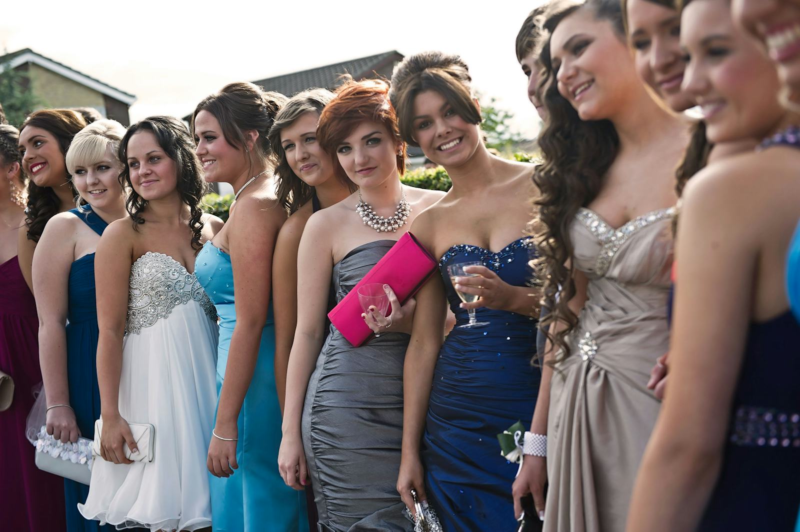 9 Tips For Posing In Prom Photos, Because You'll Want to Frame (Or ...