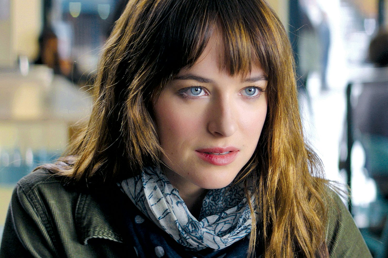 did anastasia sign the contract in fifty shades of grey in the books