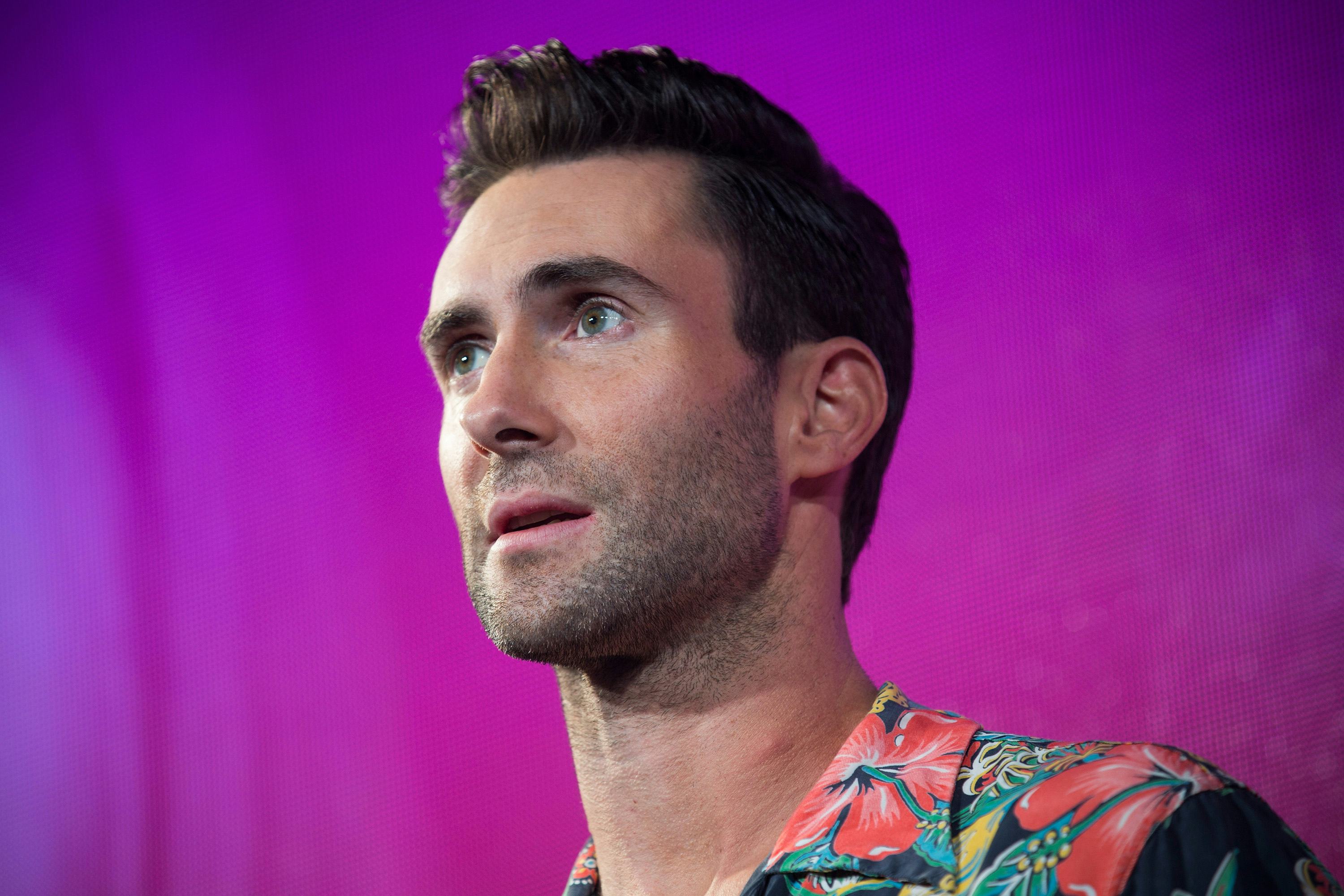 Adam Levine SugarBombed Outside 'Jimmy Kimmel Live' And The Photos Are(00)