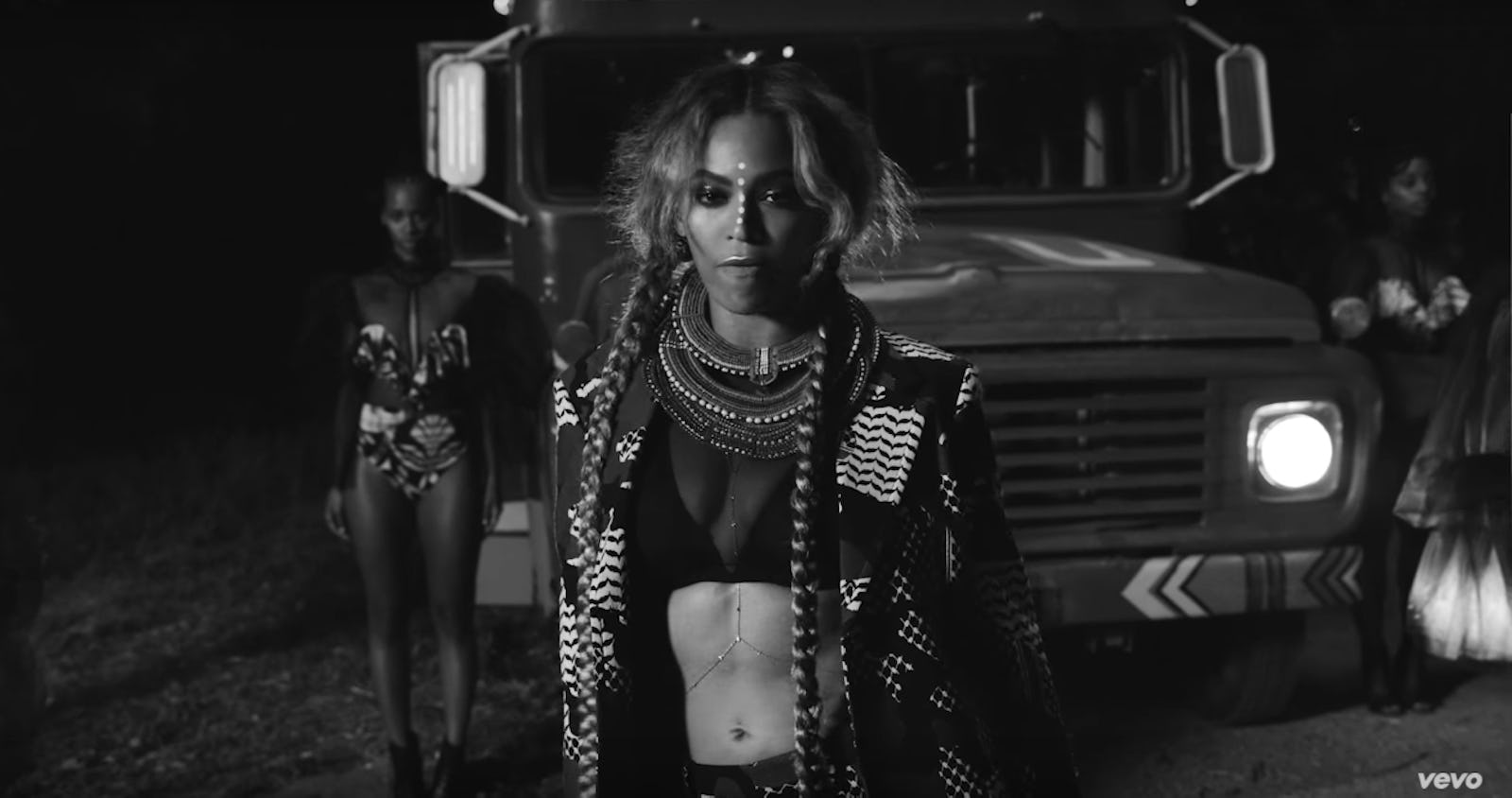 Предыдущую клип. Beyonce "Lemonade". Черно белый клип. Beyonce черно белый клип. Бьенсе в клипе черно белое.