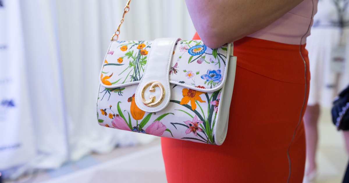 What to Carry in Your Purse at All Times – StyleCaster