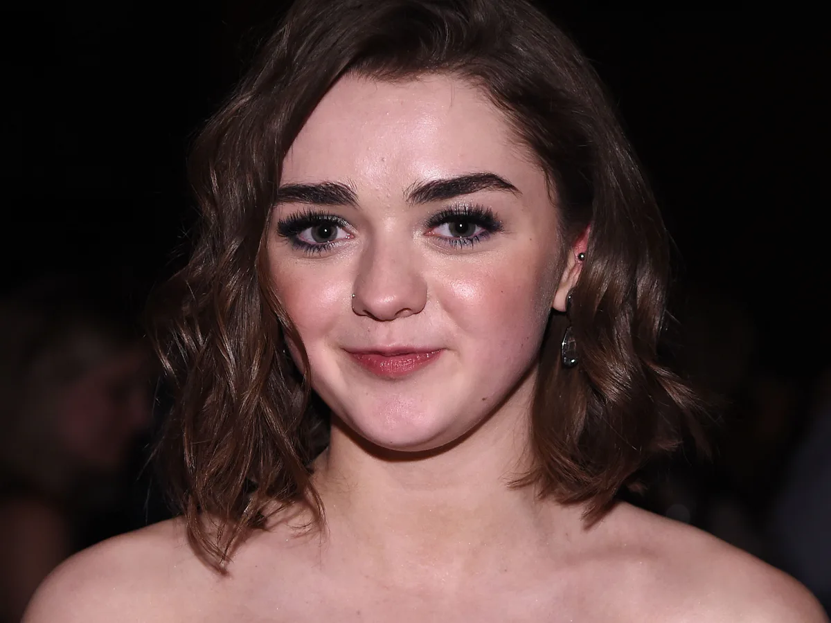 maisie williams braless sheer dress Maisie Williams Gave A Cutting Reply To This News Headline Which Stated She Was 'Braless'