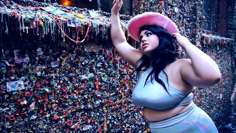 throatfuck-blonde-hippie-dream-happie-nudist-robyn-fine-pussy