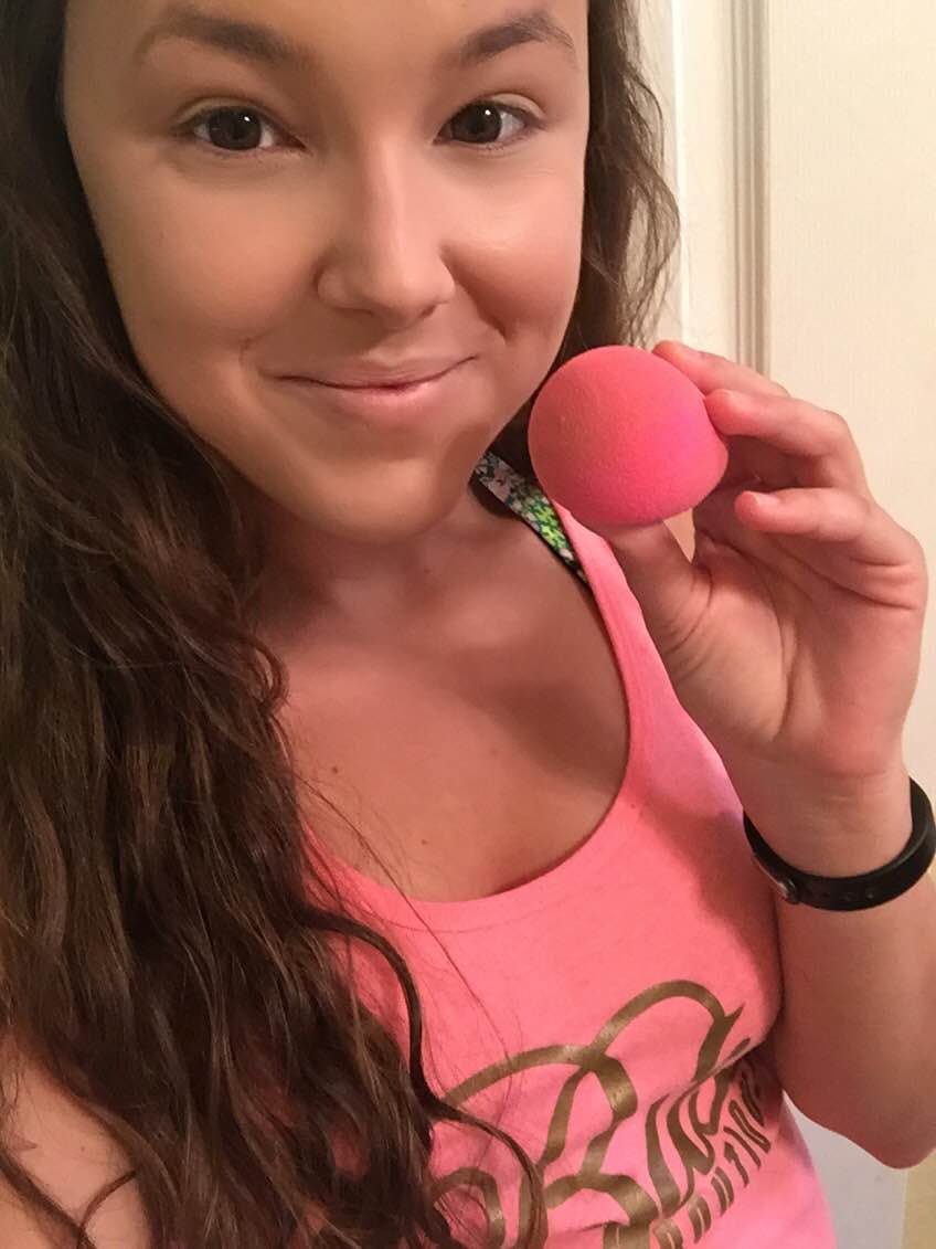 Do Beauty Blenders Work With Powder? I Tried It Out & Here's What