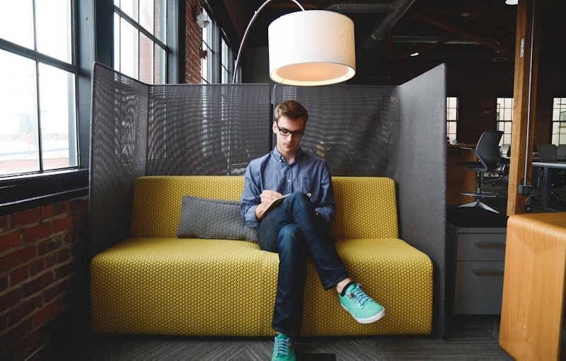 19 Signs Your Work Environment Is Toxic Affecting You Negatively