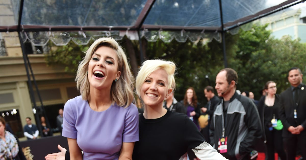 The Unexpected People Who Keep Grace Helbig Hannah Hart From Letting Fame Get To Their Heads The Unexpected People Who Keep Grace Helbig Hannah Hart From Letting Fame Get To Their Heads