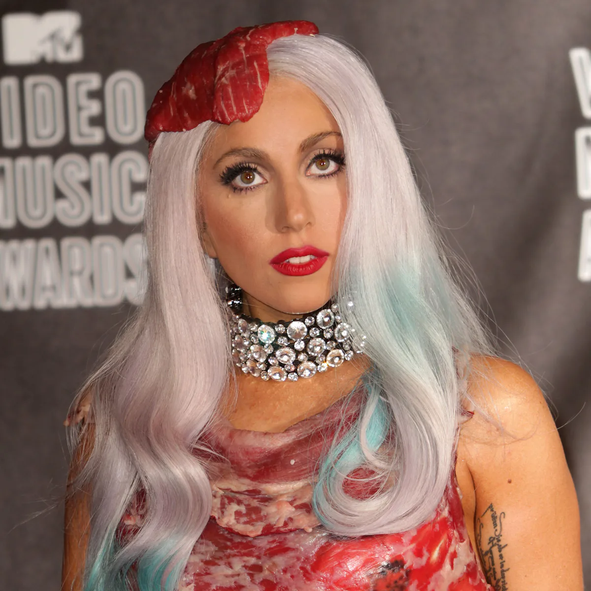Remember Lady Gaga's Meat Dress At The 2010 VMAs? It's Still Infamous PHOTOS Remember Lady Gaga's Meat Dress At The 2010 VMAs? It's Still Infamous PHOTOS