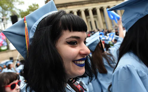 8 Tips For Doing Your Makeup On Graduation So It Lasts & Looks Bomb In ...